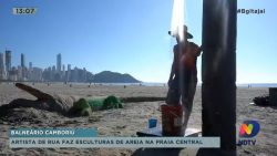 artista-de-rua-faz-escultura-de-areia-na-praia-central