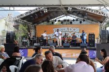 festa-dos-pescadores-tem-apresentacao-musical-e-de-circo-em-balneario-camboriu;-veja