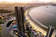 59-anos-de-balneario-camboriu-tera-corte-do-bolo-e-shows-com-familia-lima-e-nego-joe