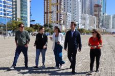 apos-2-anos-do-alargamento,-associacao-ambiental-nacional-visita-praia-de-balneario-camboriu