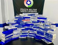 carro-abandonado-em-patio-revela-carga-de-cocaina-avaliada-em-r$-2,3-mi-em-balneario-camboriu