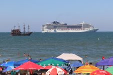 balneario-camboriu-se-prepara-para-receber-maior-numero-de-cruzeiros-da-historia-de-sua-orla