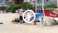 video:-‘acampamento’-a-beira-mar-com-direito-a-area-pet-viraliza-na-praia-de-balneario-camboriu