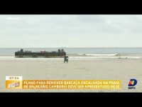 plano-para-remocao-de-barcaca-encalhada-em-balneario-camboriu-deve-ser-apresentado-nesta-segunda