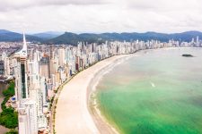 o-que-fazer-em-balneario-camboriu-em-5-dias?-confira-roteiro-com-passeios-imperdiveis