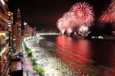 reveillon-tem-show-especial-de-fogos-em-balneario-camboriu,-itapema-e-navegantes